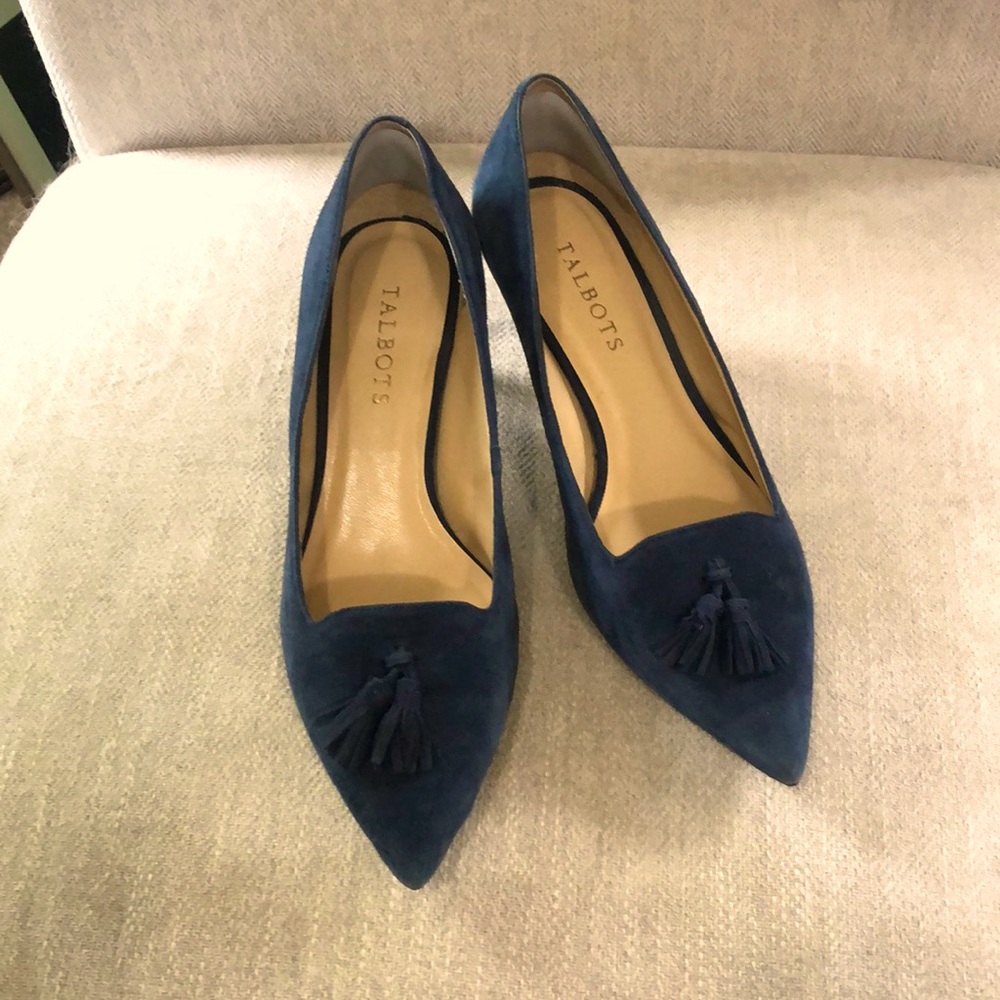 Talbots size 7 navy suede kitten heel